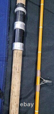 Une belle canne à carpe Edgar Sealey Carpmaster de 10 pieds prête à pêcher des années 70.